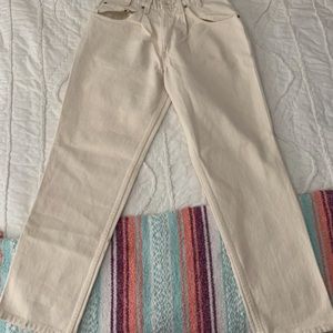 VINTAGE oat colored mom fit levi’s